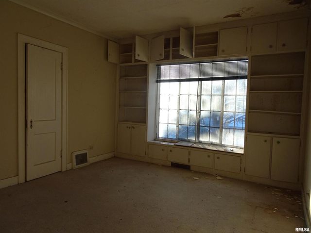 1515 Jersey Ridge Road, Davenport, IA 52803