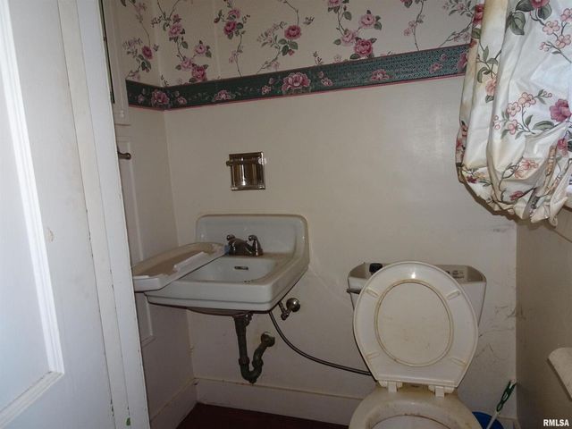 1515 Jersey Ridge Road, Davenport, IA 52803