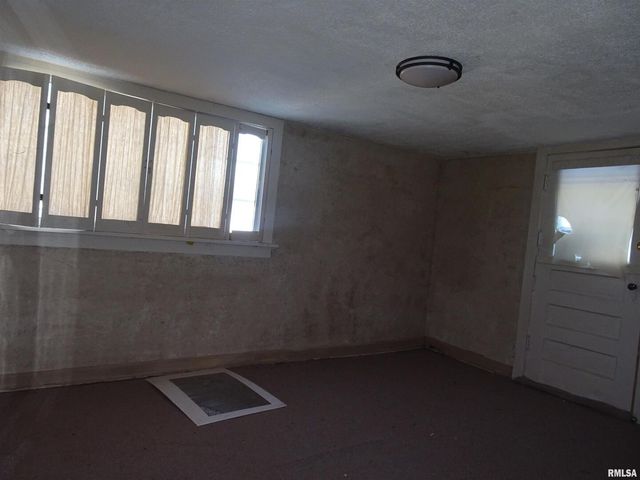 1515 Jersey Ridge Road, Davenport, IA 52803