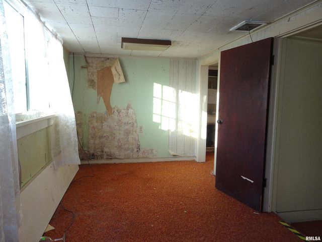 1515 Jersey Ridge Road, Davenport, IA 52803