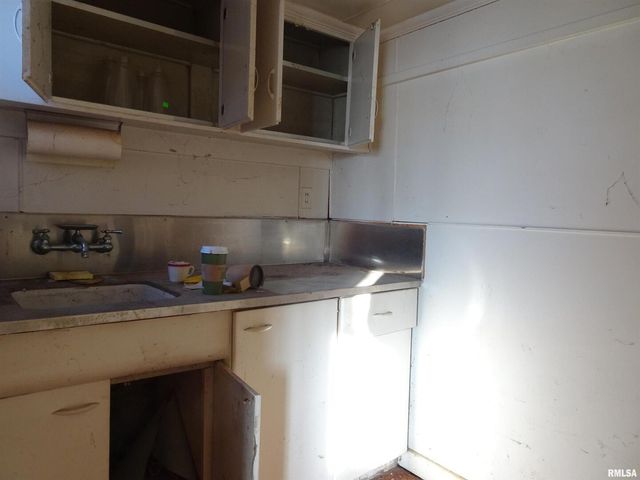 1515 Jersey Ridge Road, Davenport, IA 52803