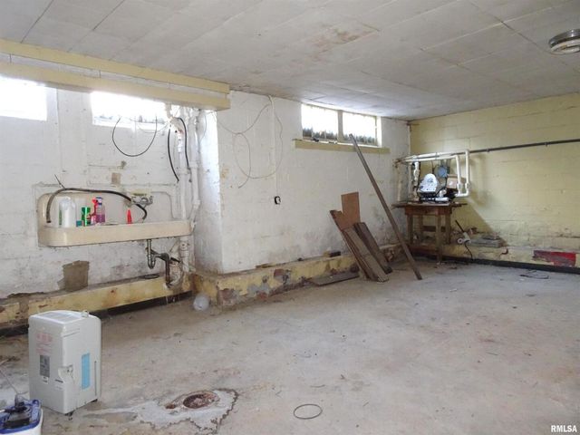 1515 Jersey Ridge Road, Davenport, IA 52803