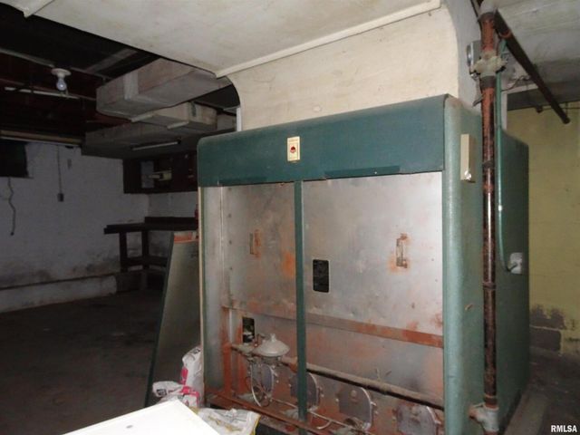 1515 Jersey Ridge Road, Davenport, IA 52803