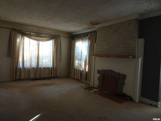 1515 Jersey Ridge Road, Davenport, IA 52803