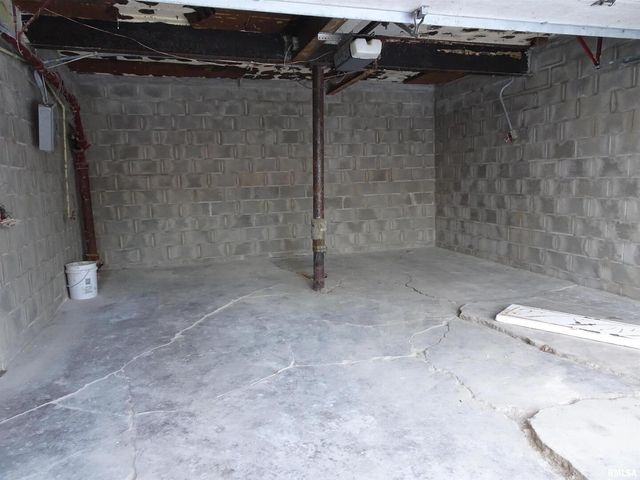 1515 Jersey Ridge Road, Davenport, IA 52803