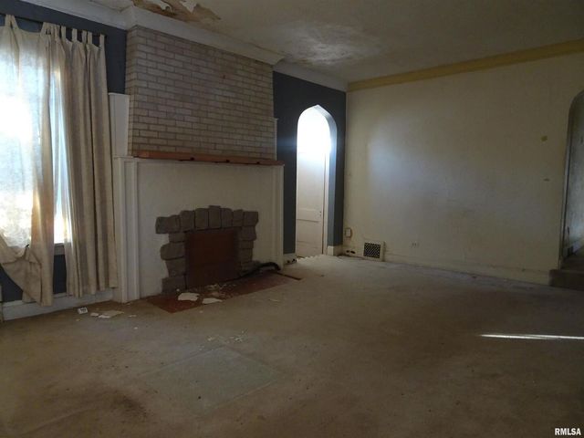 1515 Jersey Ridge Road, Davenport, IA 52803