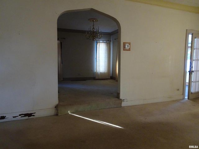 1515 Jersey Ridge Road, Davenport, IA 52803