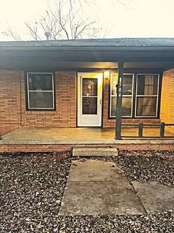 1504 N Center Avenue, Shawnee, OK 74804