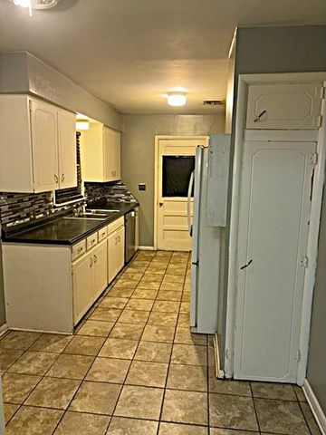 1504 N Center Avenue, Shawnee, OK 74804