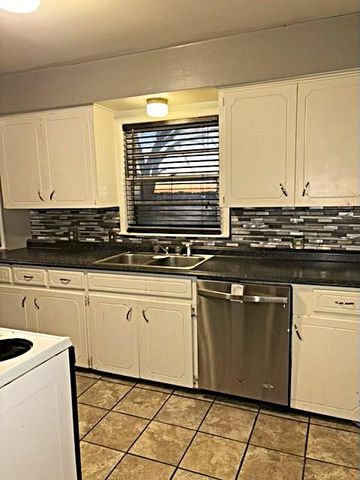 1504 N Center Avenue, Shawnee, OK 74804