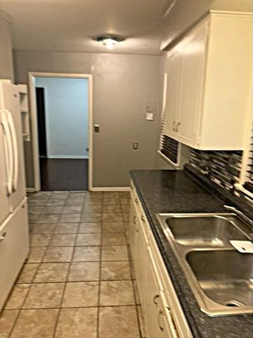 1504 N Center Avenue, Shawnee, OK 74804