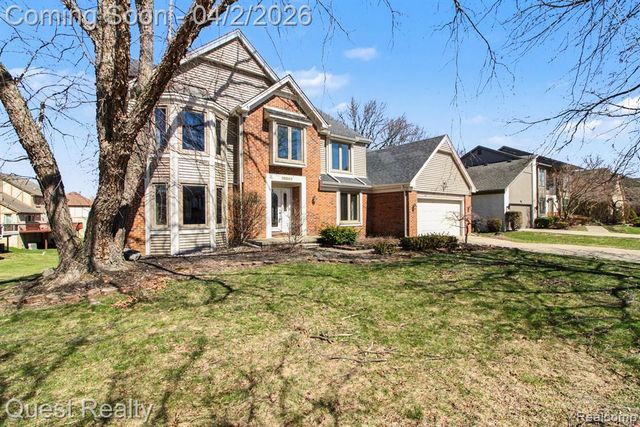 38590 Lowell Drive, Farmington, MI 48331
