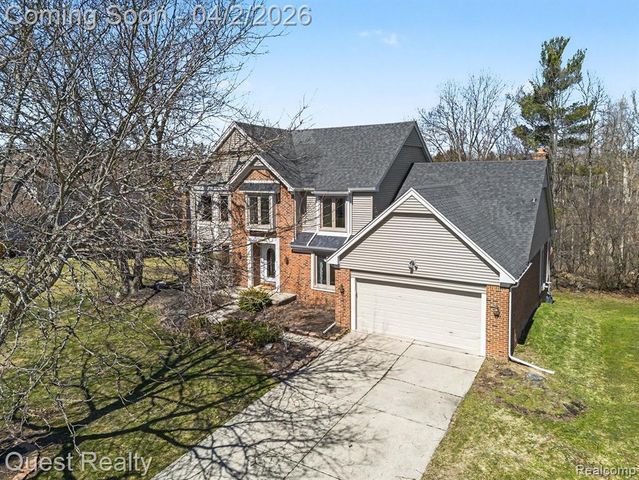 38590 Lowell Drive, Farmington, MI 48331