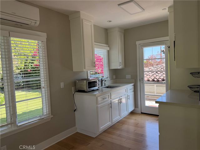 305 W Kenneth Road, Glendale, CA 91202