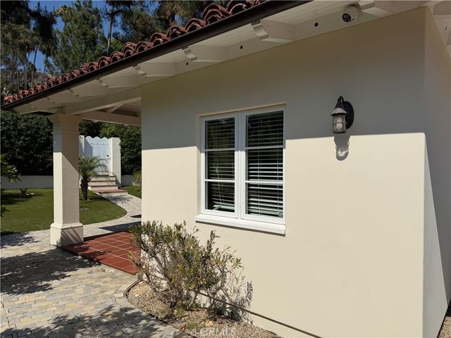 305 W Kenneth Road, Glendale, CA 91202