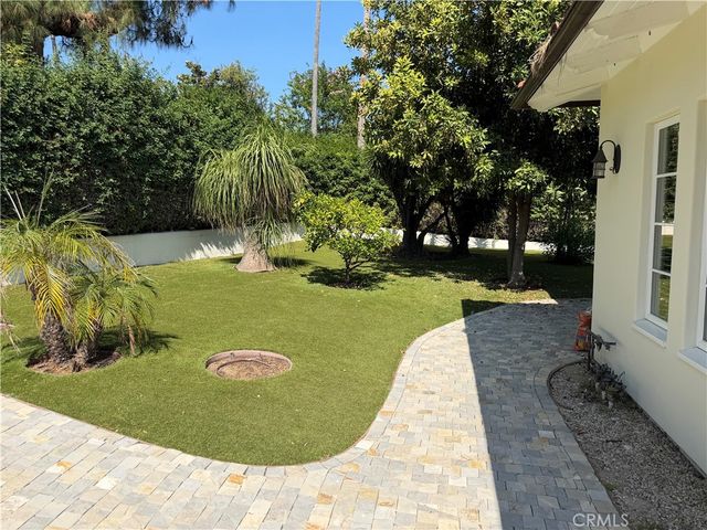 305 W Kenneth Road, Glendale, CA 91202