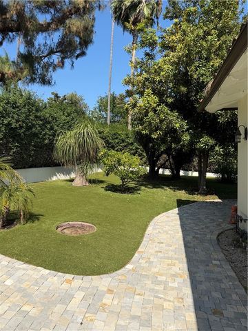 305 W Kenneth Road, Glendale, CA 91202