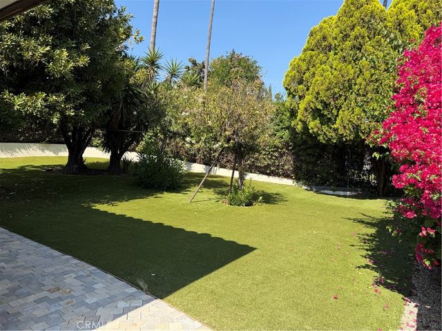 305 W Kenneth Road, Glendale, CA 91202