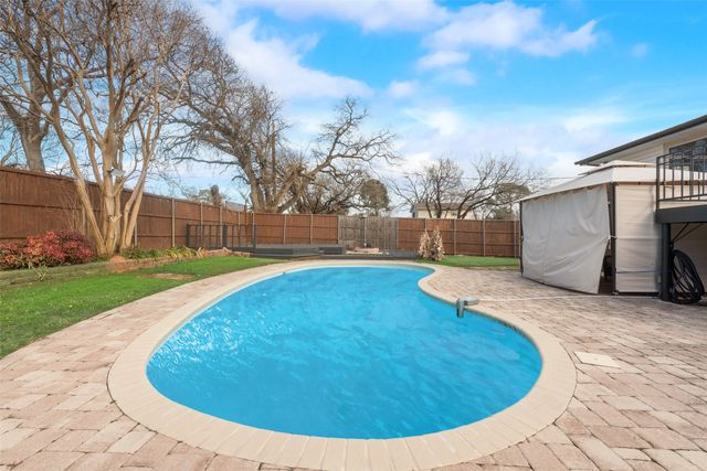 129 Senter Valley Road, Irving, TX 75060