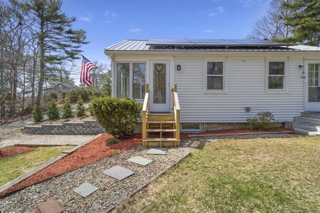 7 Lake View Blvd, Plymouth, MA 02360