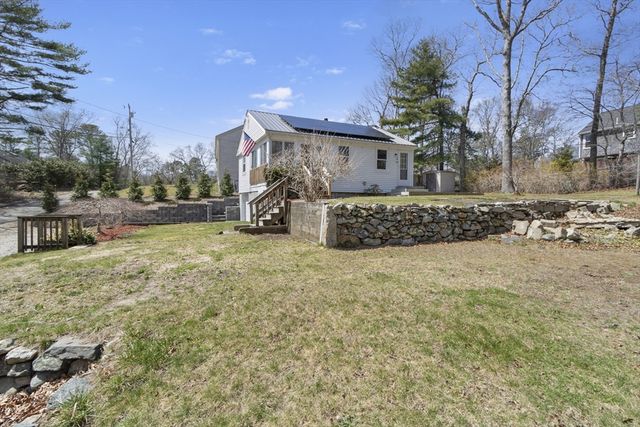 7 Lake View Blvd, Plymouth, MA 02360