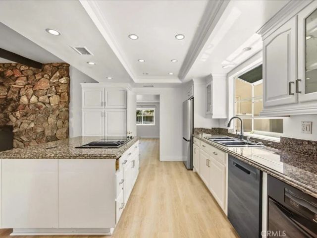 2285 N Indian Hill, Claremont, CA 91711
