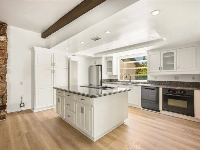 2285 N Indian Hill, Claremont, CA 91711