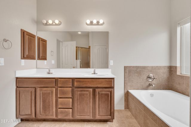 1629 SORA Way, El Paso, TX 79911