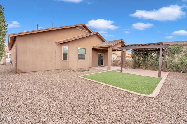 1629 SORA Way, El Paso, TX 79911