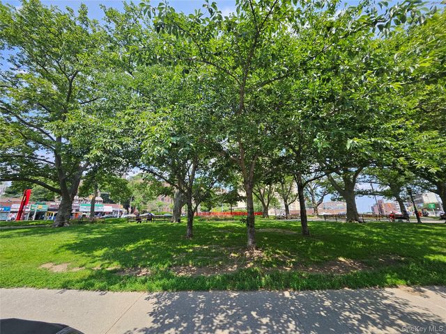 87-70 173 Street 6H, Jamaica, NY 11432