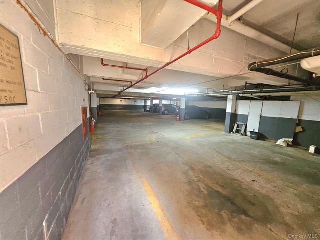 87-70 173 Street 6H, Jamaica, NY 11432