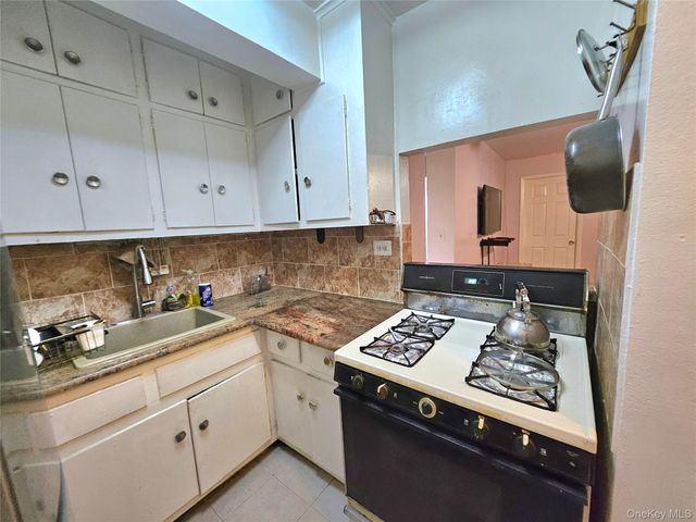 87-70 173 Street 6H, Jamaica, NY 11432