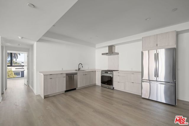 3755 S Canfield Avenue 301, Los Angeles, CA 90034