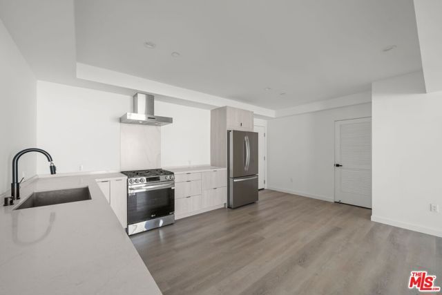 3755 S Canfield Avenue 301, Los Angeles, CA 90034