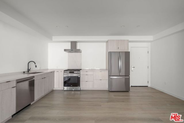 3755 S Canfield Avenue 301, Los Angeles, CA 90034