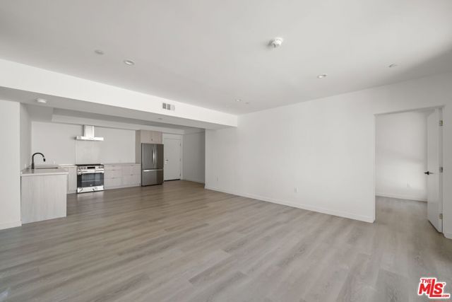 3755 S Canfield Avenue 301, Los Angeles, CA 90034