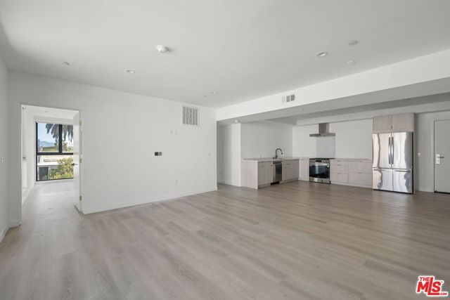 3755 S Canfield Avenue 301, Los Angeles, CA 90034