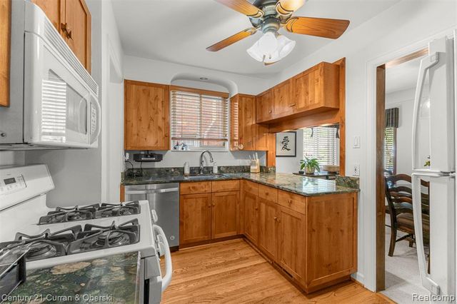 1817 N York Street, Dearborn, MI 48128