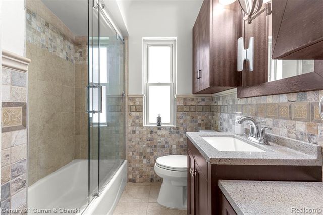 1817 N York Street, Dearborn, MI 48128