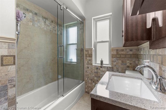 1817 N York Street, Dearborn, MI 48128