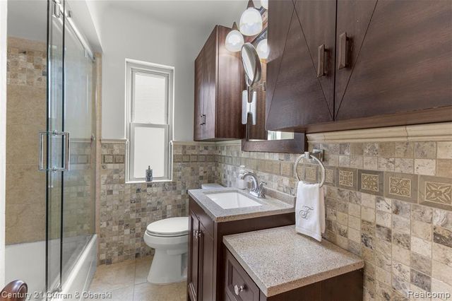 1817 N York Street, Dearborn, MI 48128