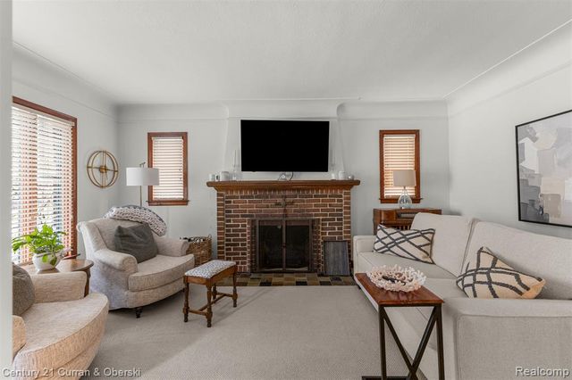 1817 N York Street, Dearborn, MI 48128