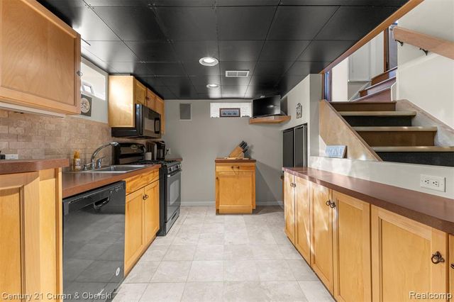 1817 N York Street, Dearborn, MI 48128