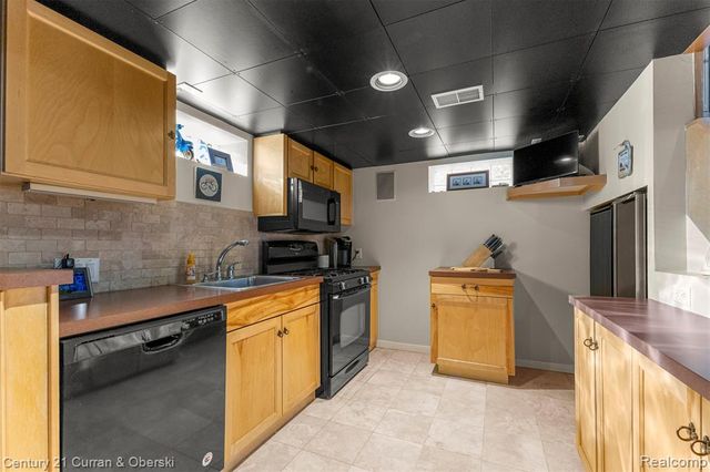 1817 N York Street, Dearborn, MI 48128