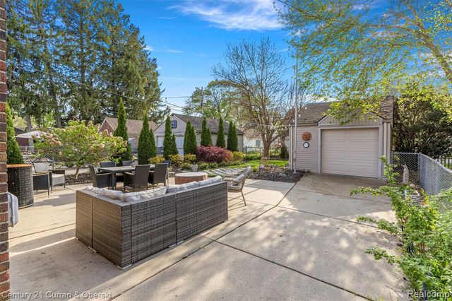 1817 N York Street, Dearborn, MI 48128