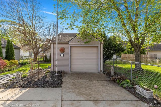 1817 N York Street, Dearborn, MI 48128