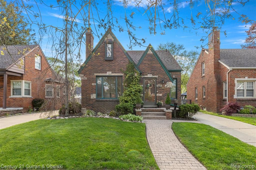 1817 N York Street, Dearborn, MI 48128