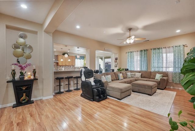 1051 Heartland Dr, Manteca, CA 95337