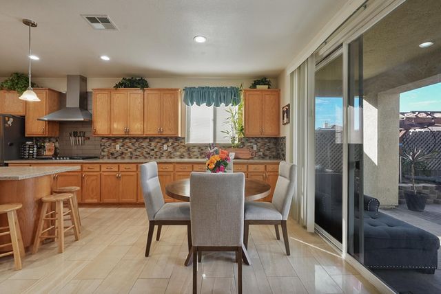 1051 Heartland Dr, Manteca, CA 95337