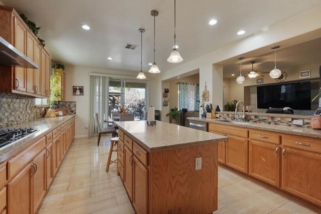 1051 Heartland Dr, Manteca, CA 95337